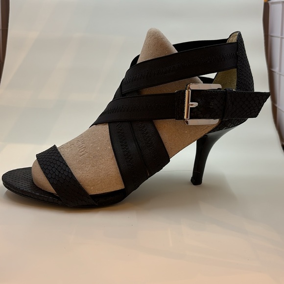 Size 7.5 Michael Kors black strappy heels - Picture 6 of 8